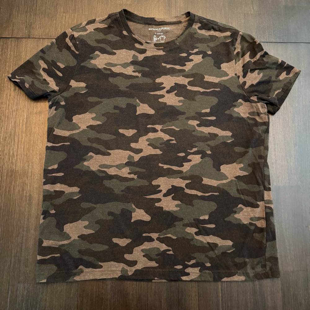 Banana Republic Camouflage Green Brown Short Sleeve Tee
